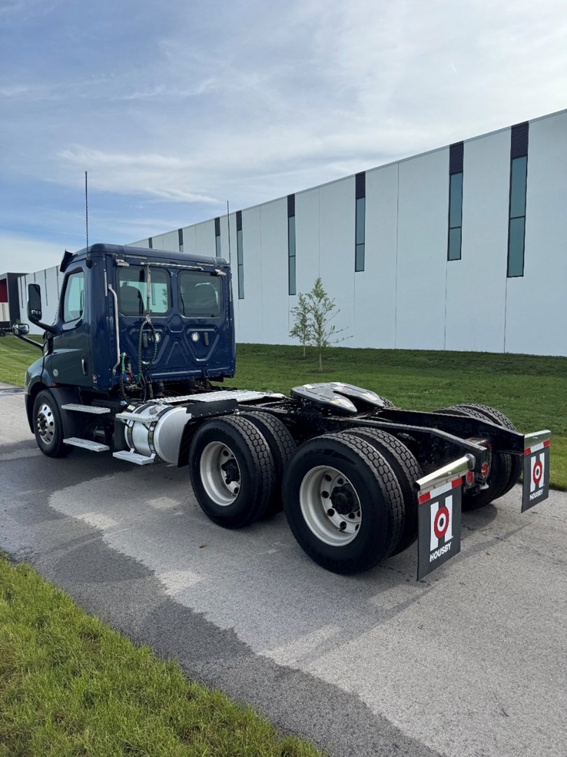 2019 FREIGHTLINER CASCADIA 113 - USED TRUCKS DAY CAB - image 4